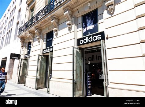 adidas champs élysées paris.